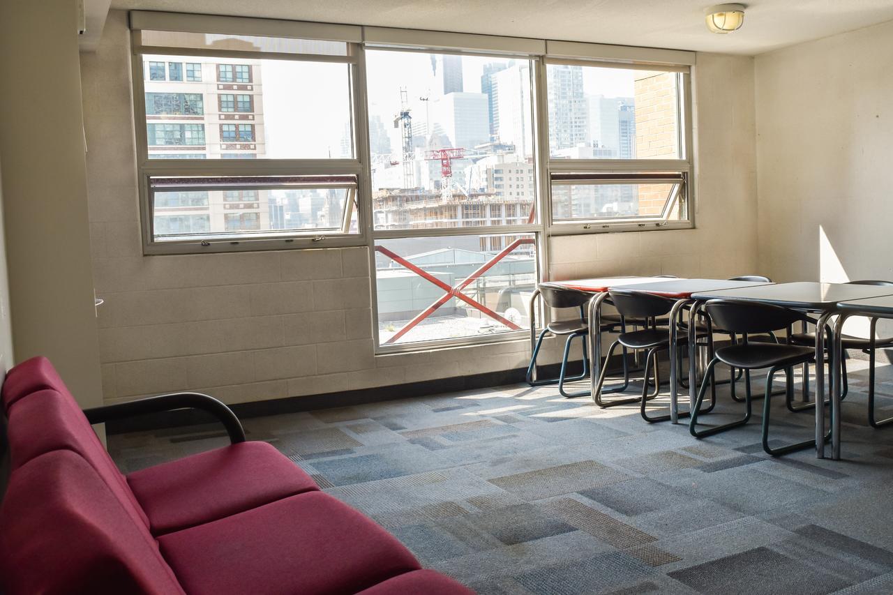 Toronto Metropolitan University- Pitman Hall Residence Bagian luar foto