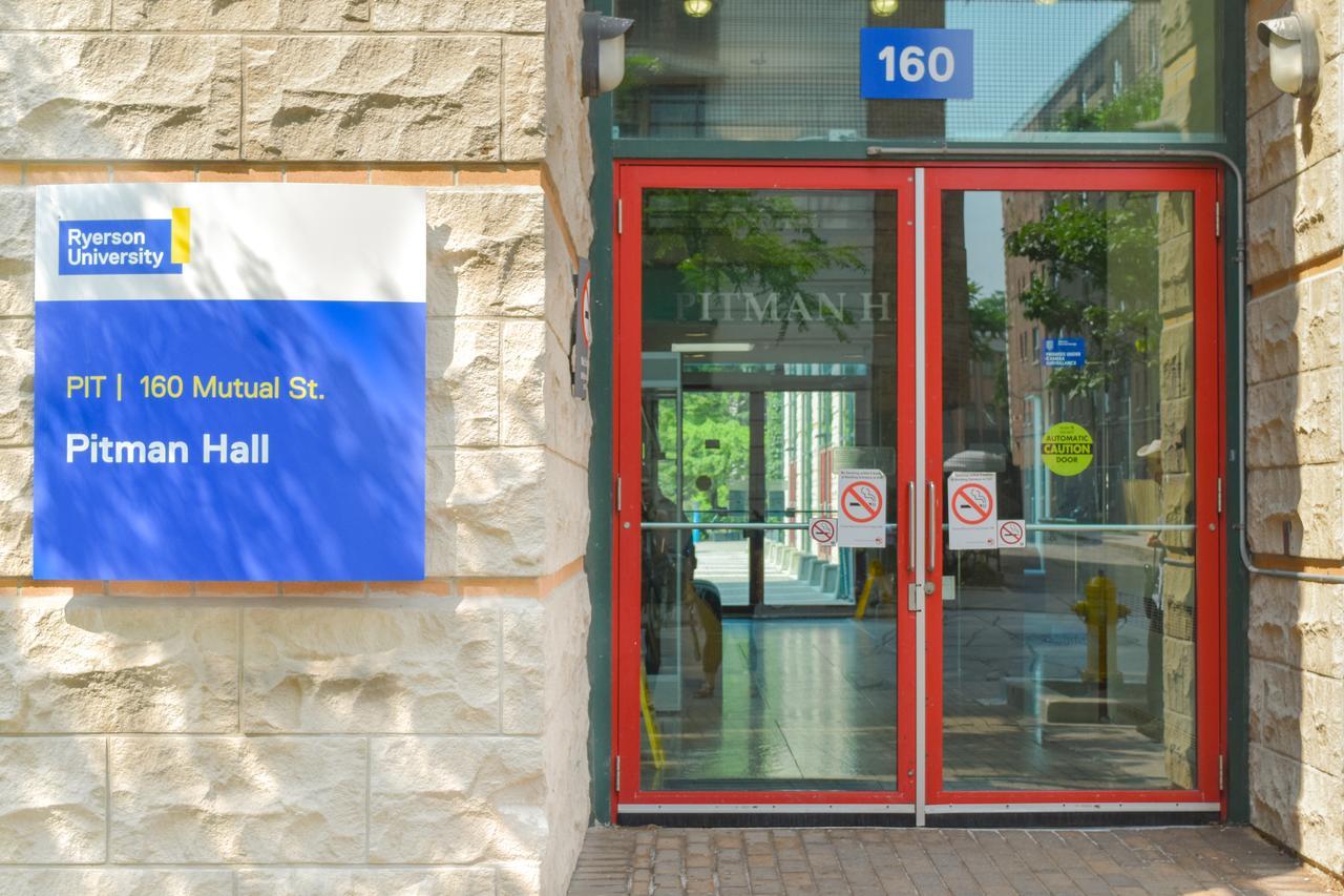 Toronto Metropolitan University- Pitman Hall Residence Bagian luar foto